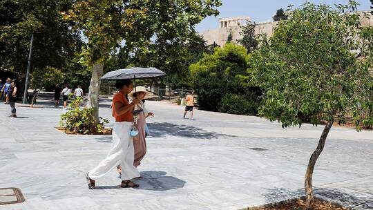 رئيس وزراء اليونان نواجه أسوأ موجة حر منذ أكثر من 30 عاما