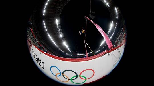 دوبلانتيس ينتزع أعلى ذهبية في أولمبياد 2020