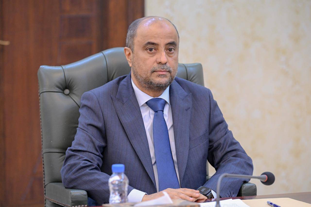 منح بن بريك صلاحيات جديدة تنهي استحواذ الاصلاح على قرار الحكومة منح بن بريك صلاحيات جديدة تنهي استحواذ الاصلاح على قرار الحكومة