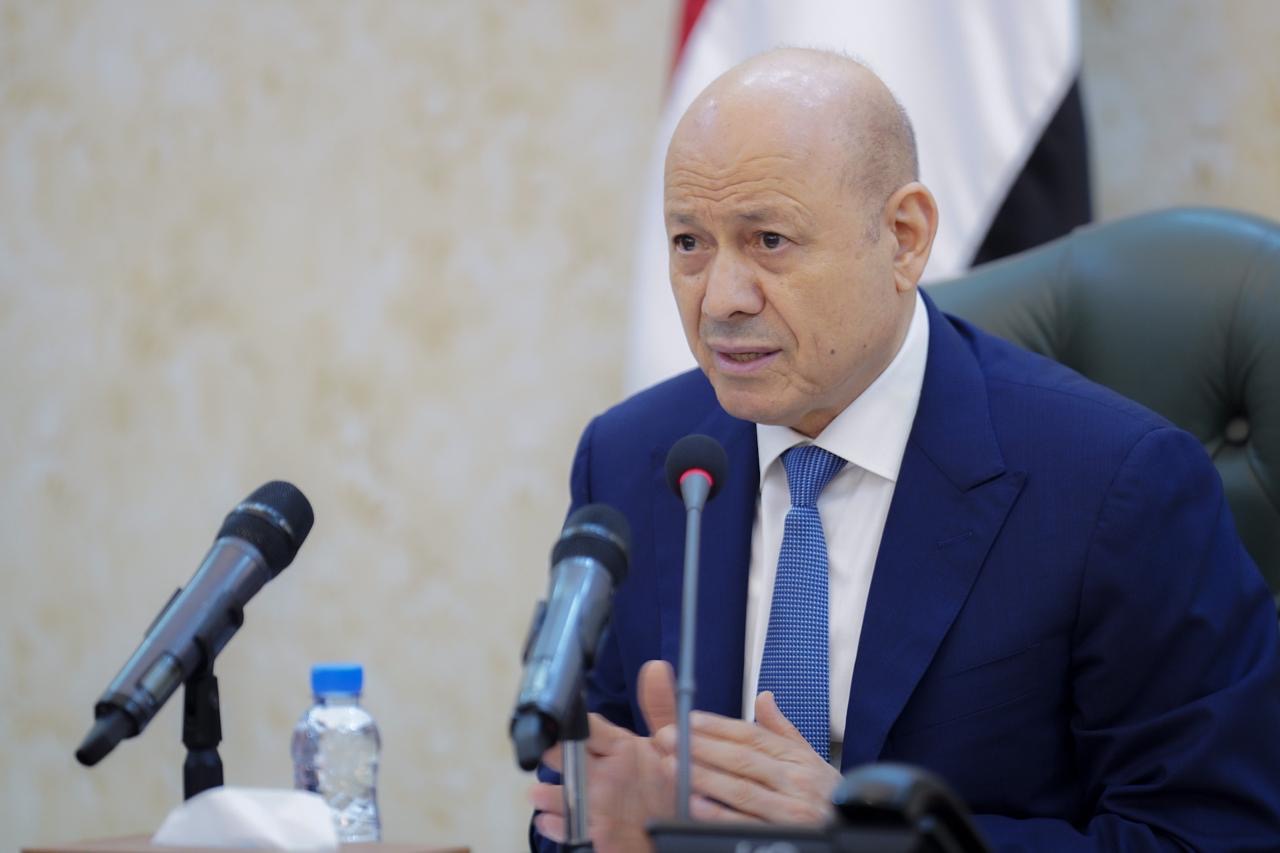 العليمي يفاجئ الجميع بالقفز من المركب العليمي يفاجئ الجميع بالقفز من المركب