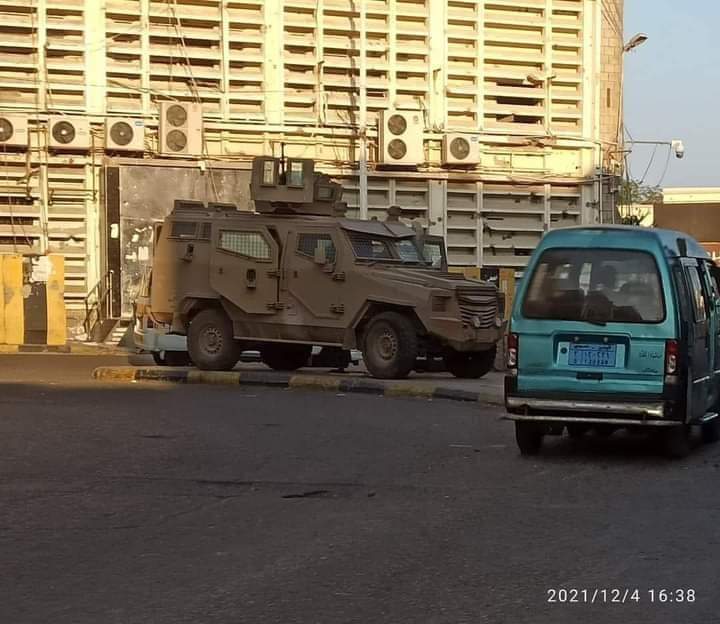 انتشار كثيف للآليات والمدرعات العسكرية في عدن