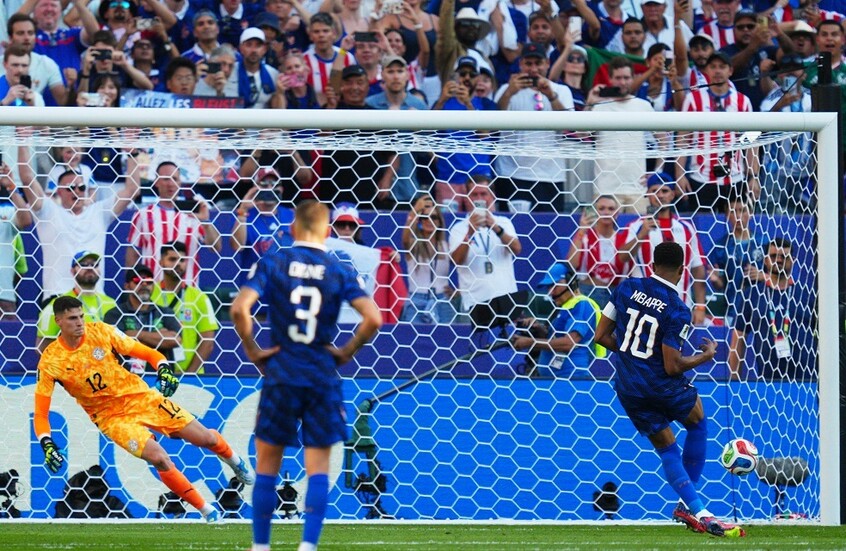 فرنسا تضرب موعدا مع المغرب في ربع النهائي فيديو