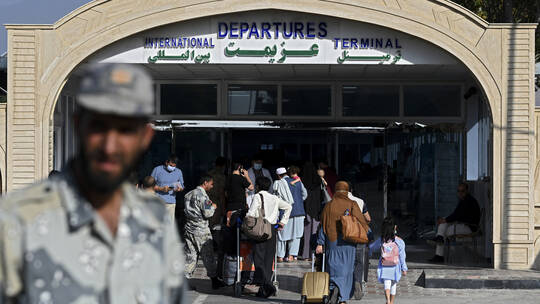 بريطانيا تنصح جميع مواطنيها في أفغانستان بمغادرة البلاد