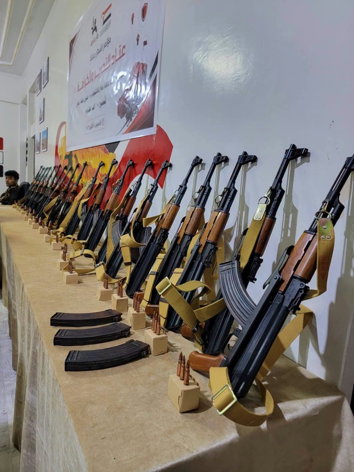 محور تعز يبيع أسلحة سعودية