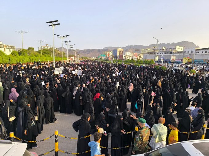اول رد للانتقالي على تظاهرة نساء عدن اول رد للانتقالي على تظاهرة نساء عدن