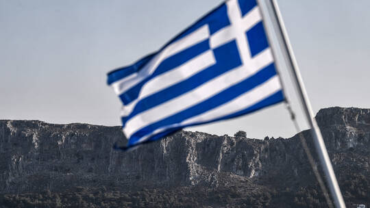 اليونان تحتج لدى تركيا على ترحيل رئيس منظمة اجتماعية يونانية