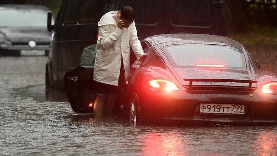 مياه الأمطار تغمر الشوارع في كيرتش الروسية