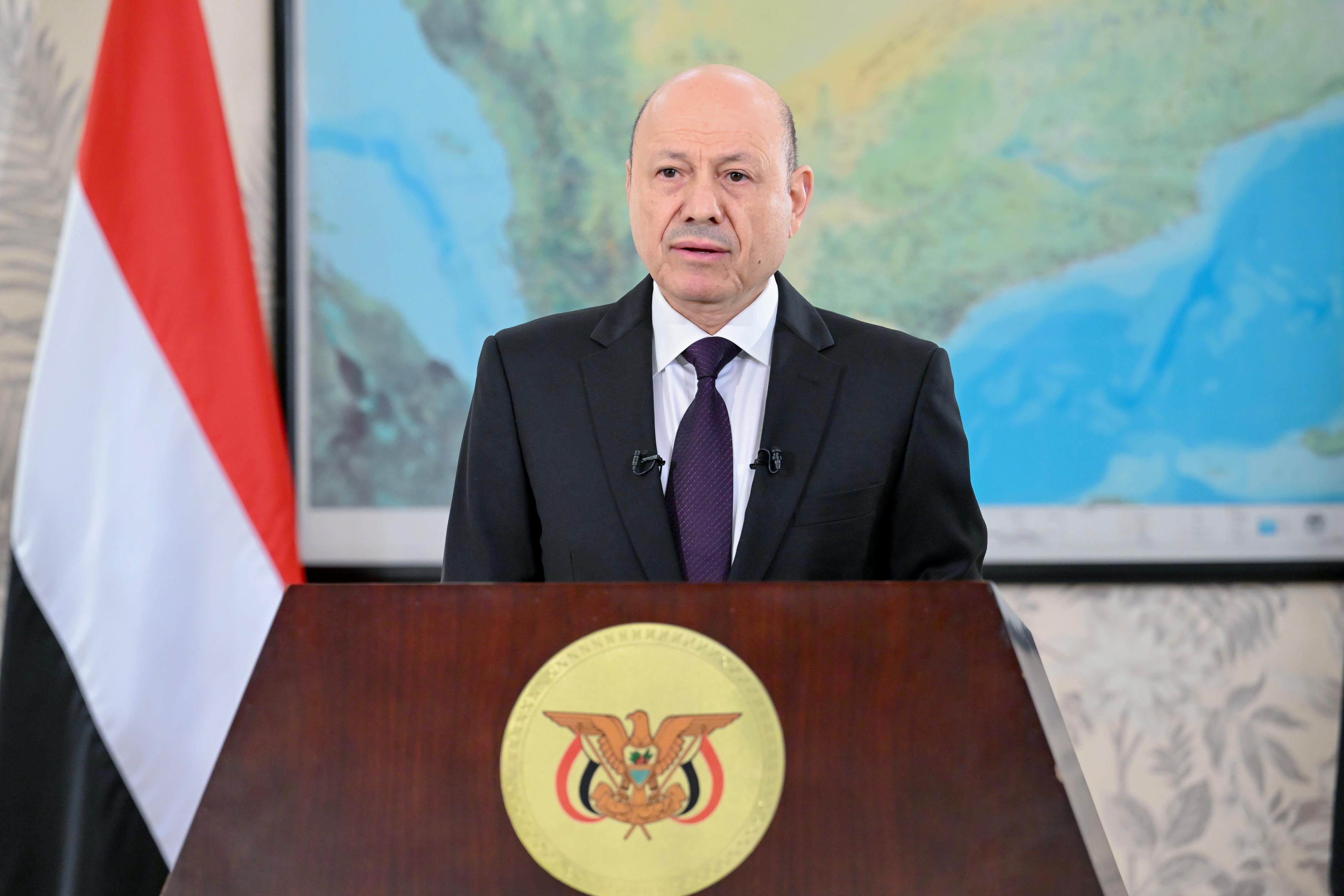 العليمي يقر بعدالة قضية الجنوب ويلتف عليها بهذا الحل العليمي يقر بعدالة قضية الجنوب ويلتف عليها بهذا الحل