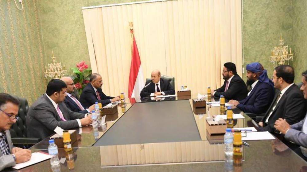 ورد للتو مغادرة مفاجئة لأعضاء مجلس القيادة الرئاسي من العاصمة المؤقتة عدن ومصادر سياسية تكشف الاسباب