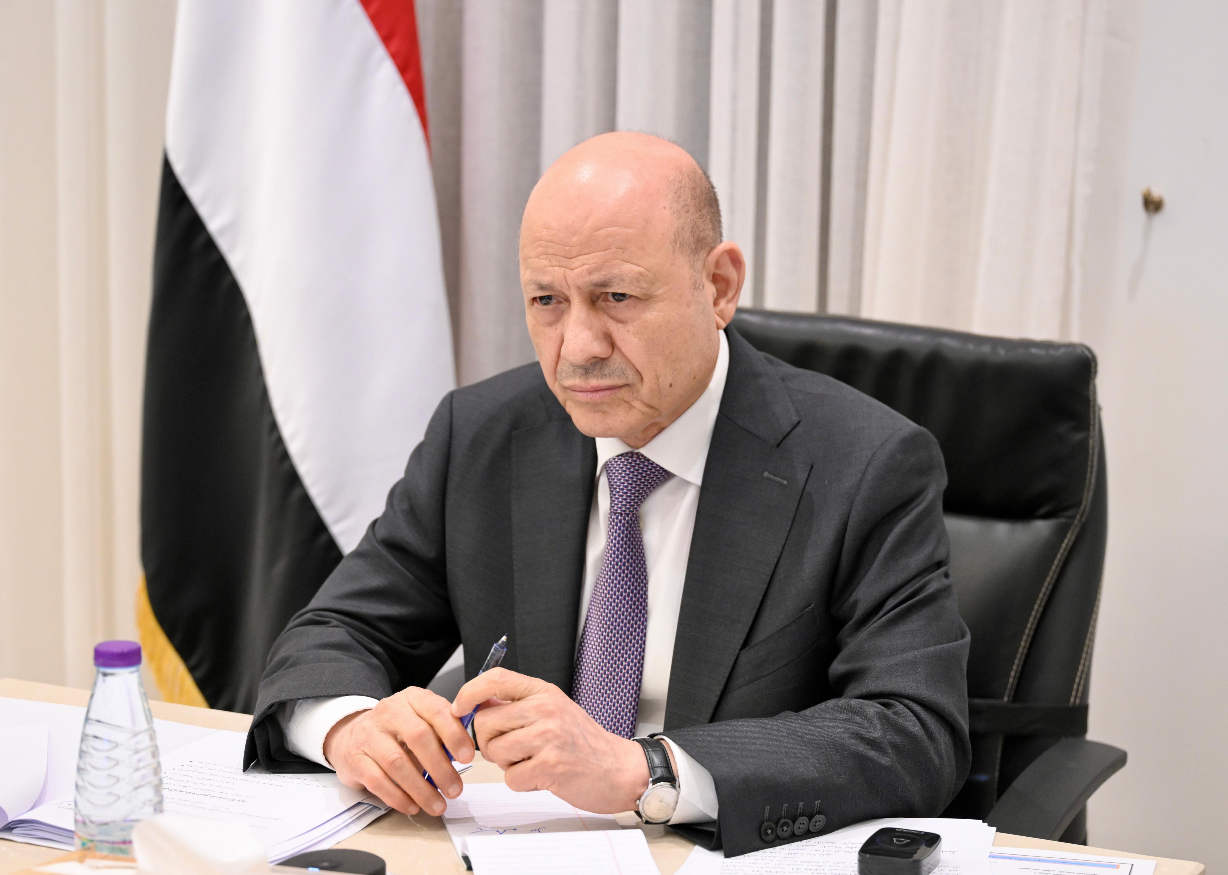 العليمي يتجاهل طارق