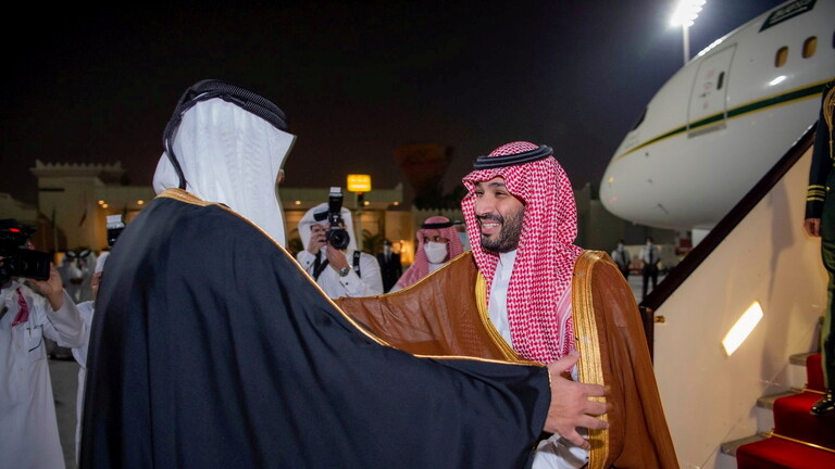 الأمير محمد بن سلمان يستقبل أمير قطر لدى وصوله العاصمة السعودية الرياض