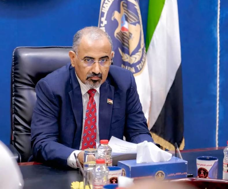 الزبيدي يوجه بإيداع كل الايرادات بمركزي عدن الزبيدي يوجه بإيداع كل الايرادات بمركزي عدن