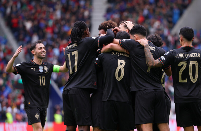 البرتغال تحجز مقعدها في مونديال 2026 باكتساحها أرمينيا بتسعة أهداف البرتغال تحجز مقعدها في مونديال 2026 باكتساحها أرمينيا بتسعة أهداف