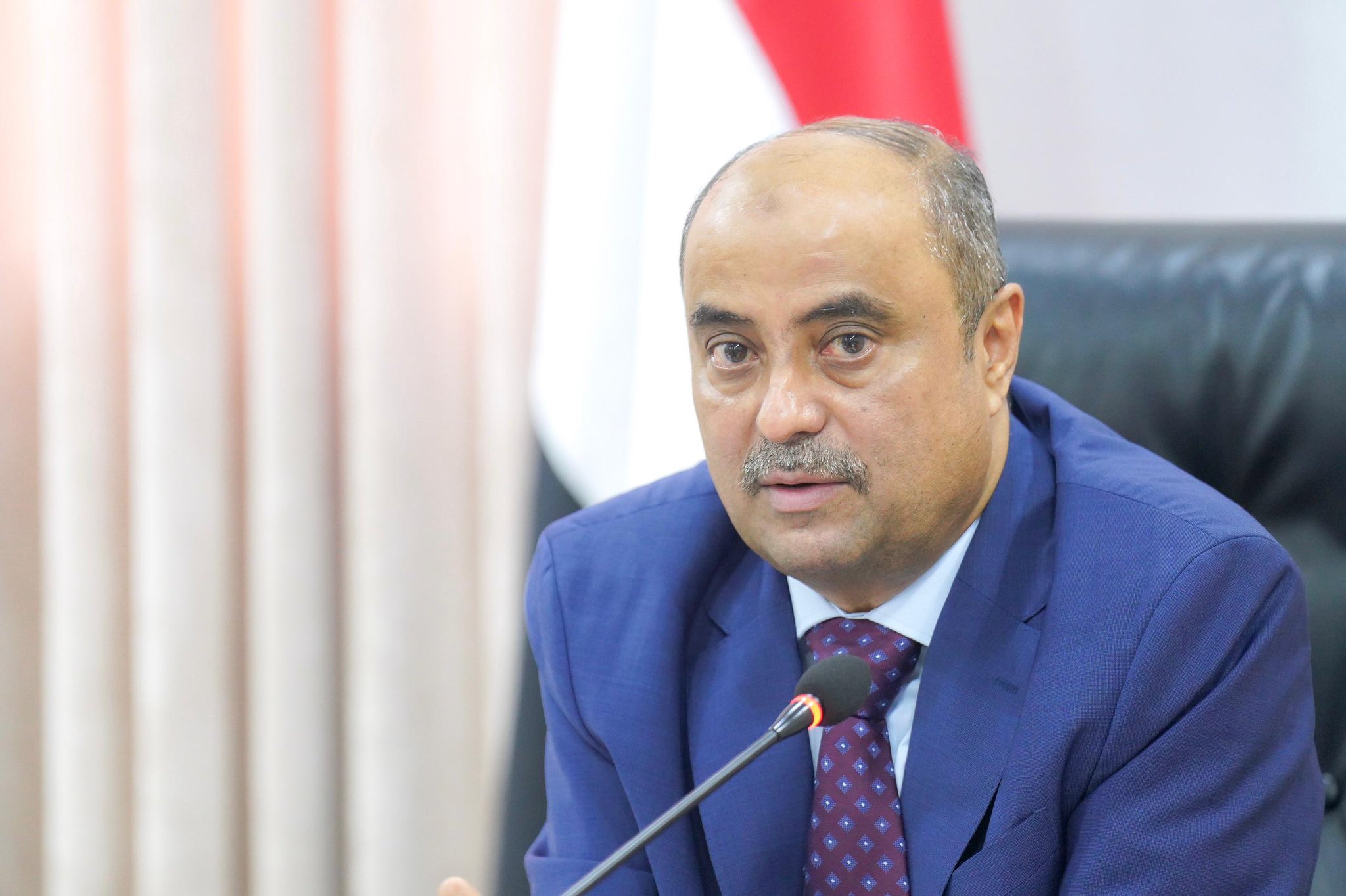 رئيس الحكومة يعلن بدء خطة 100 يوم العاجلة رئيس الحكومة يعلن بدء خطة 100 يوم العاجلة