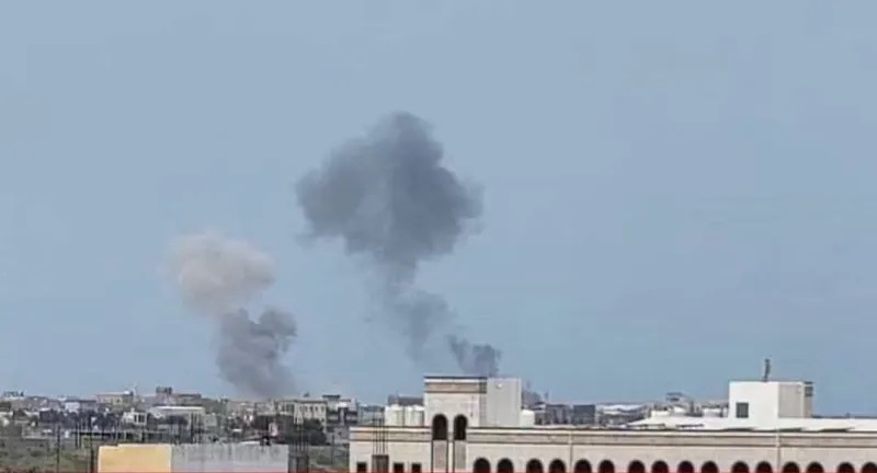 احتفاء اخواني بقصف الحوثيين لطارق