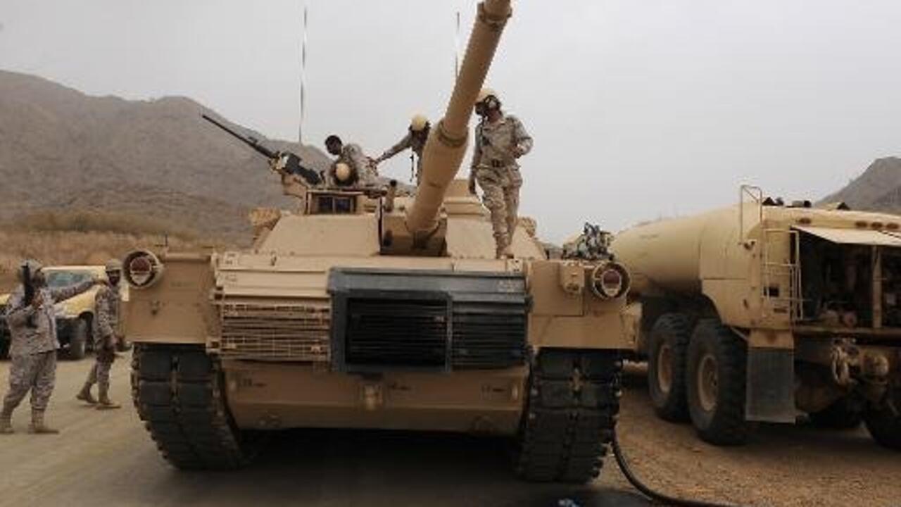 السعودية تكرم بائع 3 الوية للحوثيين !