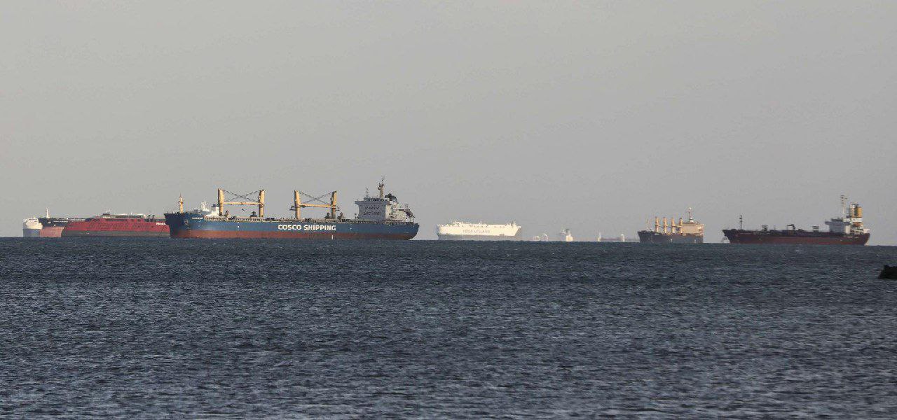 بريطانيا تعلن هروب سفن من البحر الاحمر (اسماء)