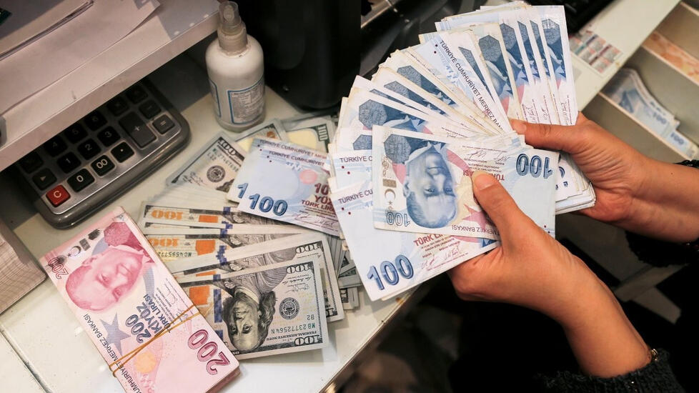 تركيا استمرار تراجع الليرة إلى مستويات قياسية أمام الدولار