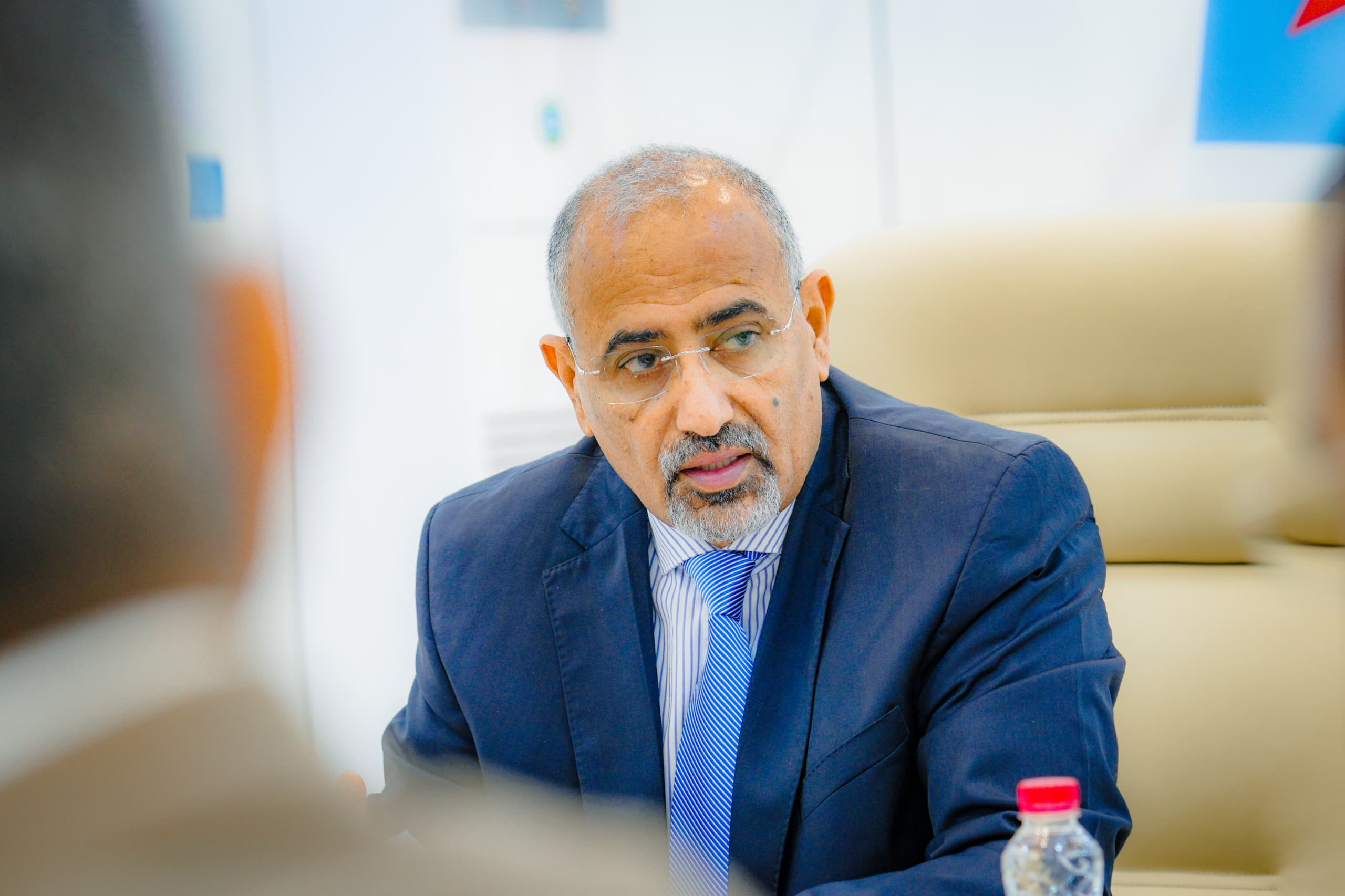 الز بيدي يتفق مع لجنة دولية لانقاذ الجنوب