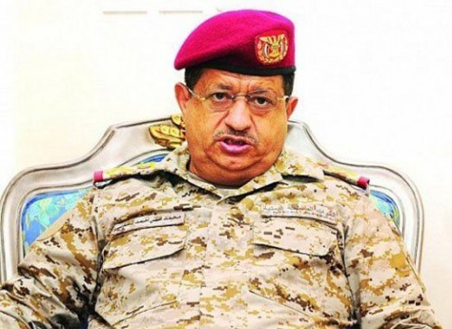 وزير الدفاع يطيح بأحد ابرز القيادات العسكرية في قوات الشرعية