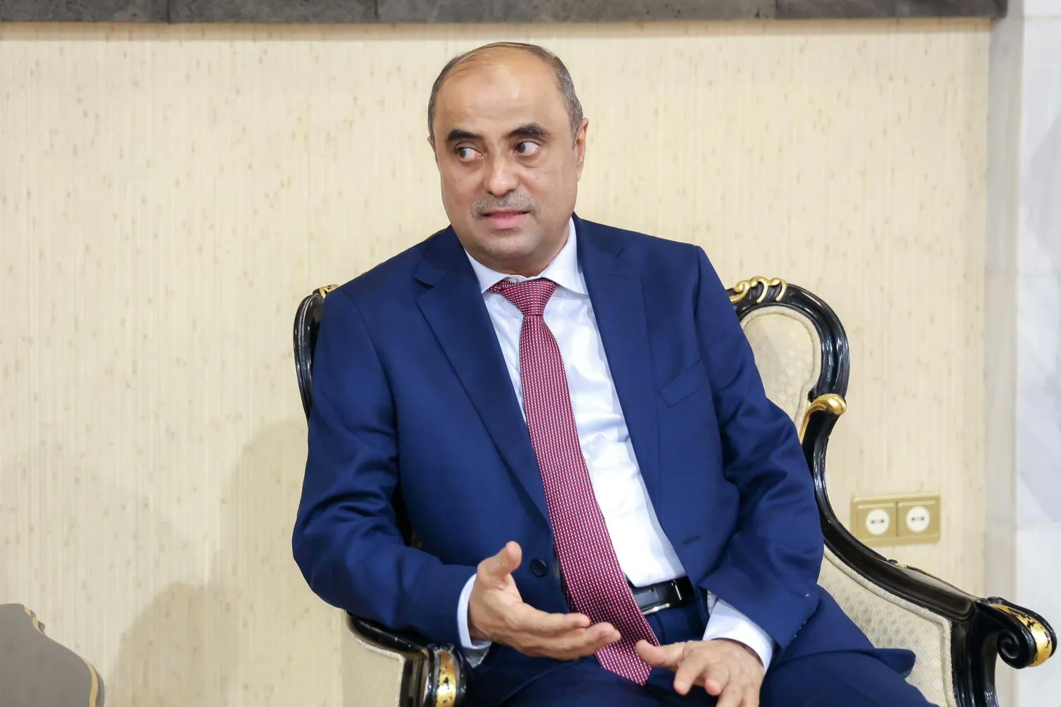 بن بريك يعود إلى العاصمة بقرارات تطيح بهؤلاء بن بريك يعود إلى العاصمة بقرارات تطيح بهؤلاء