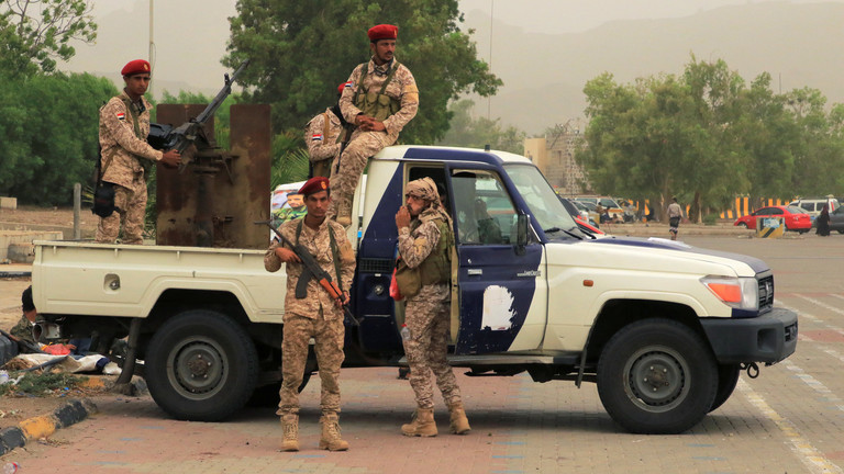 قيادي في الانتقالي يطالب بعودة الحوثي لضبط الأمن في العاصمة عدن