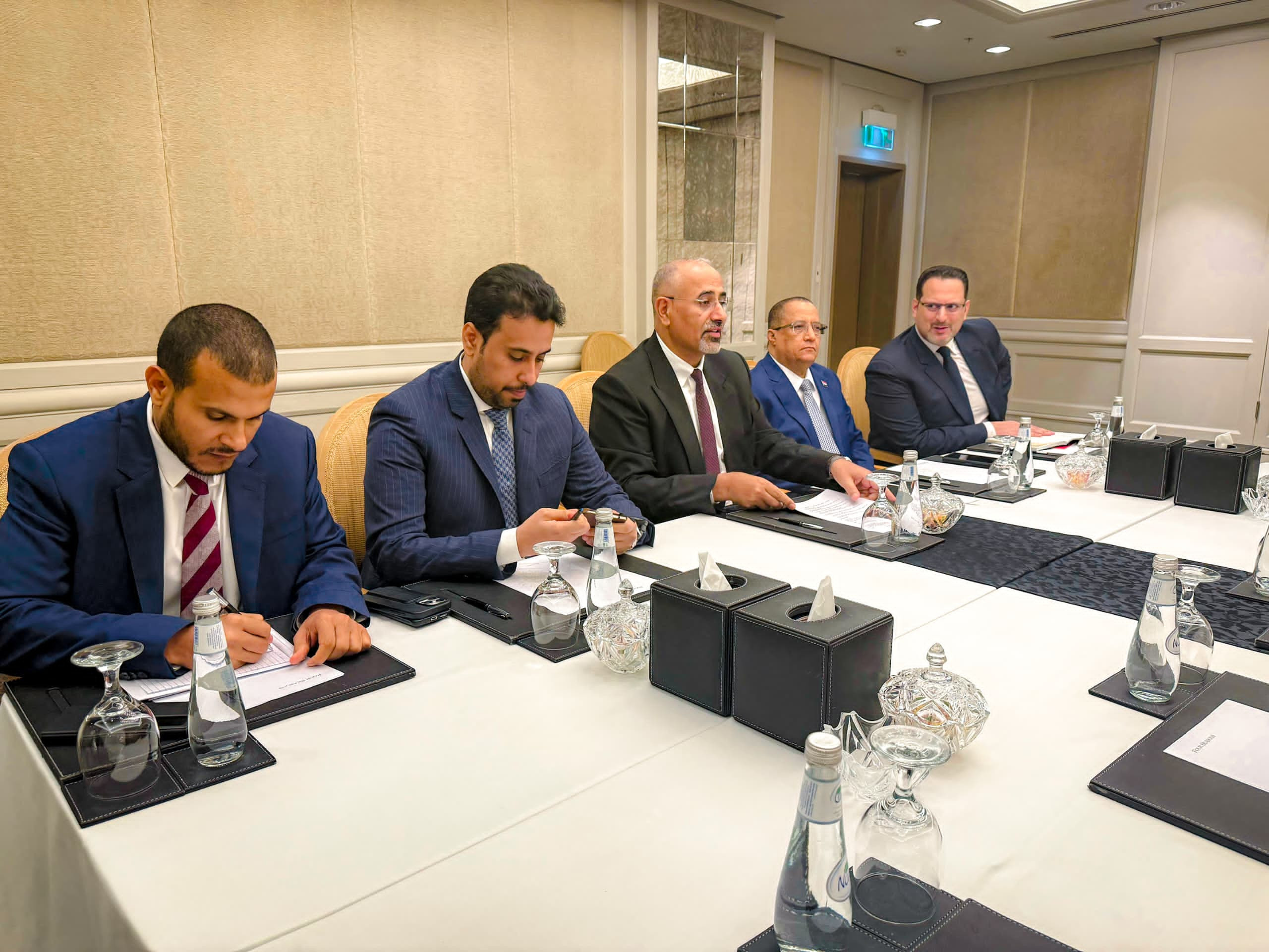 الز بيدي يطلب من فرنسا هذا الأمر بشأن موانئ النفط والغاز تفاصيل الز بيدي يطلب من فرنسا هذا الأمر بشأن موانئ النفط والغاز تفاصيل