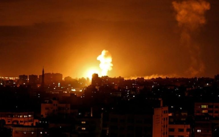 عاجل إسرائيل تشن غارات مكثفة على غزة الآن