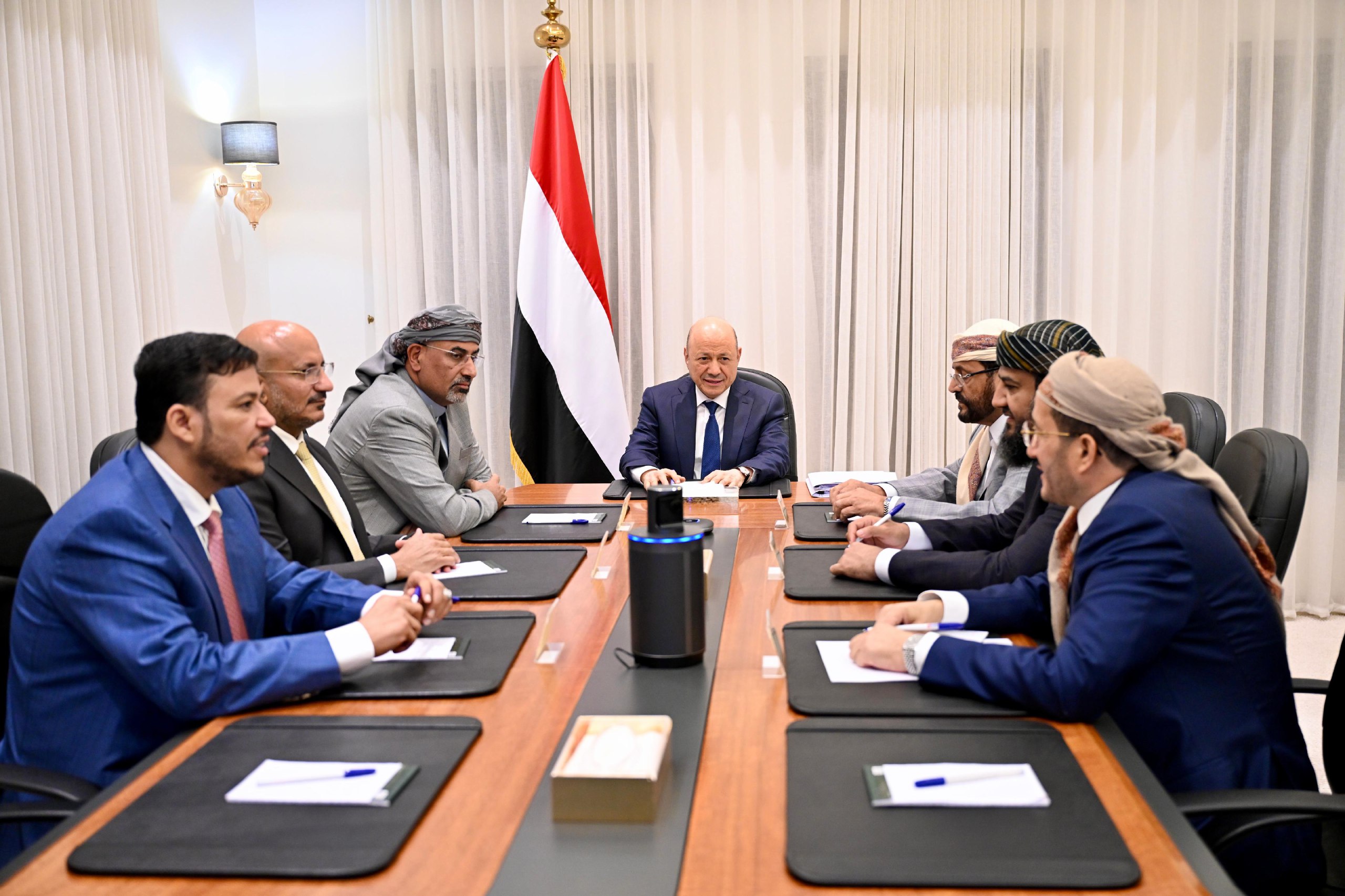 الكشف عن حاكم إخواني لمجلس القيادة الرئاسي اسم صورة