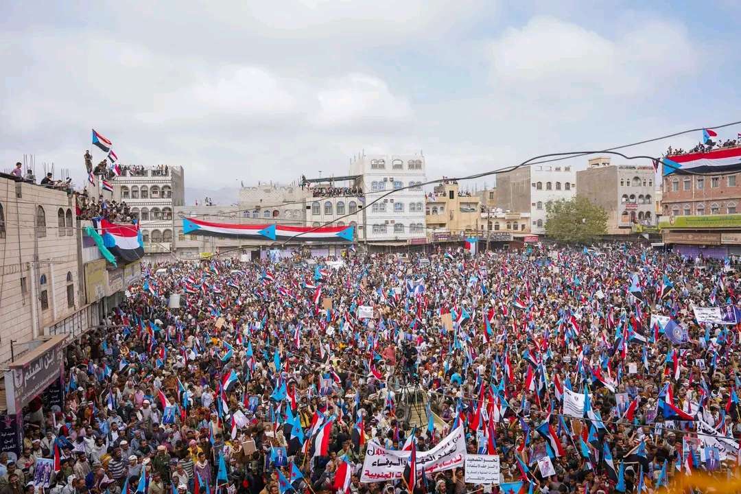 الانتقالي يعلن رسميا موقفه من إعادة السعودية للعليمي بيان