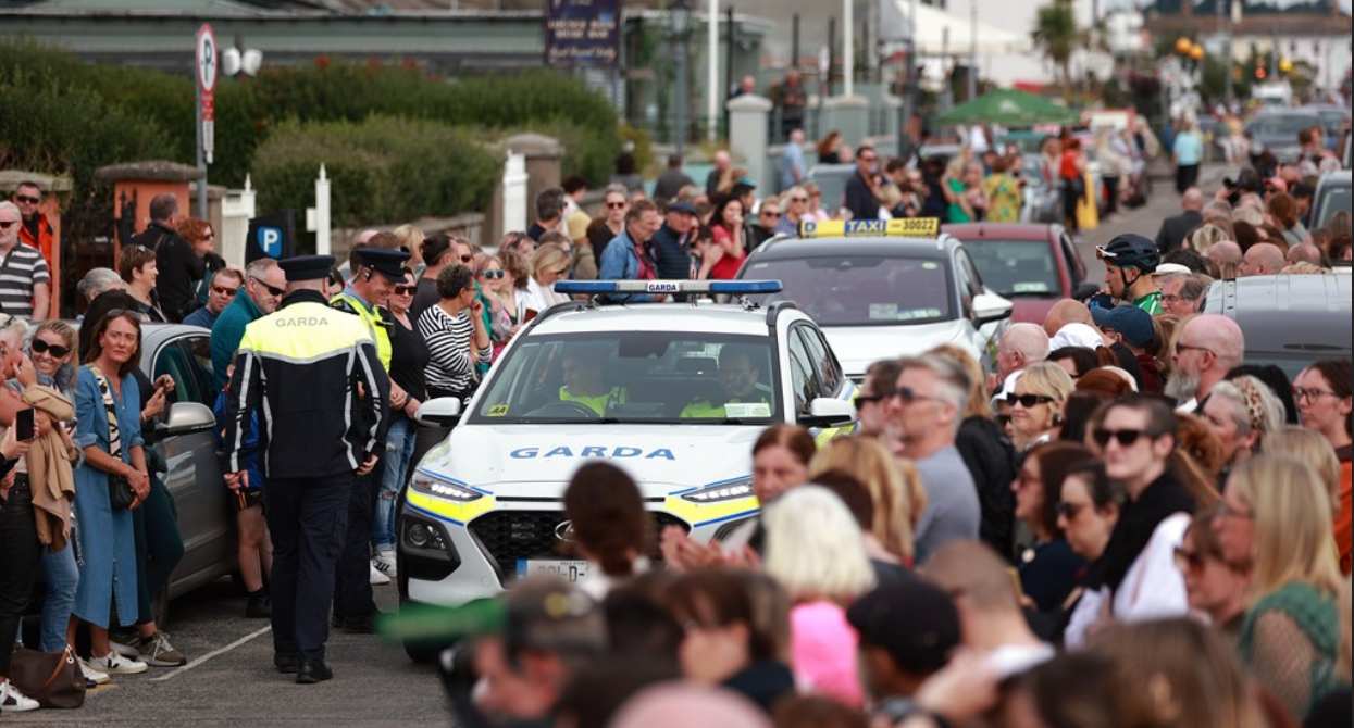 الآلاف يودعون المغنية الأيرلندية شينيد أوكونور في جنازة إسلامية