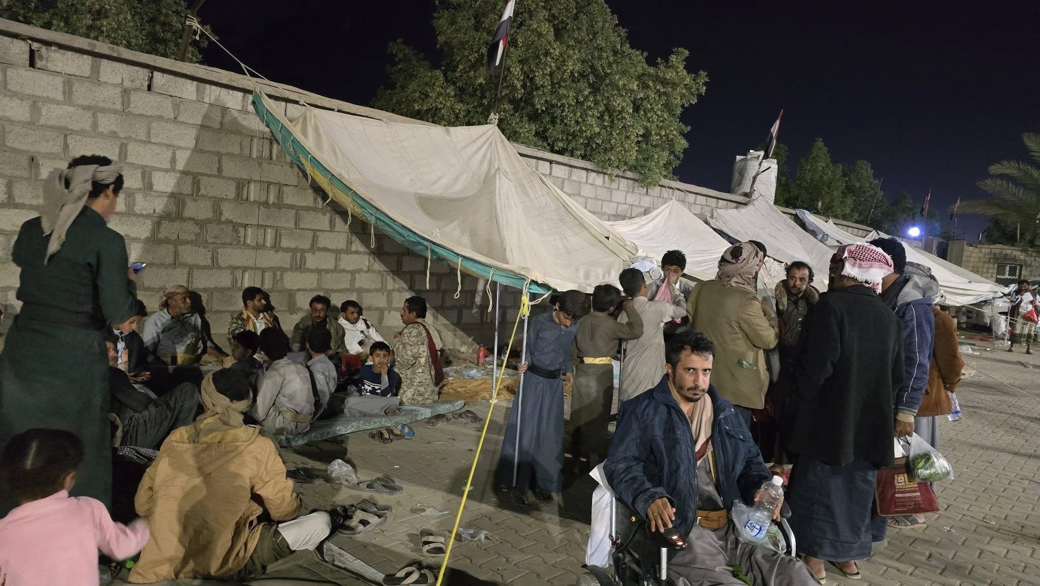 ثورة تباغت الاخوان في تعز ومارب صور