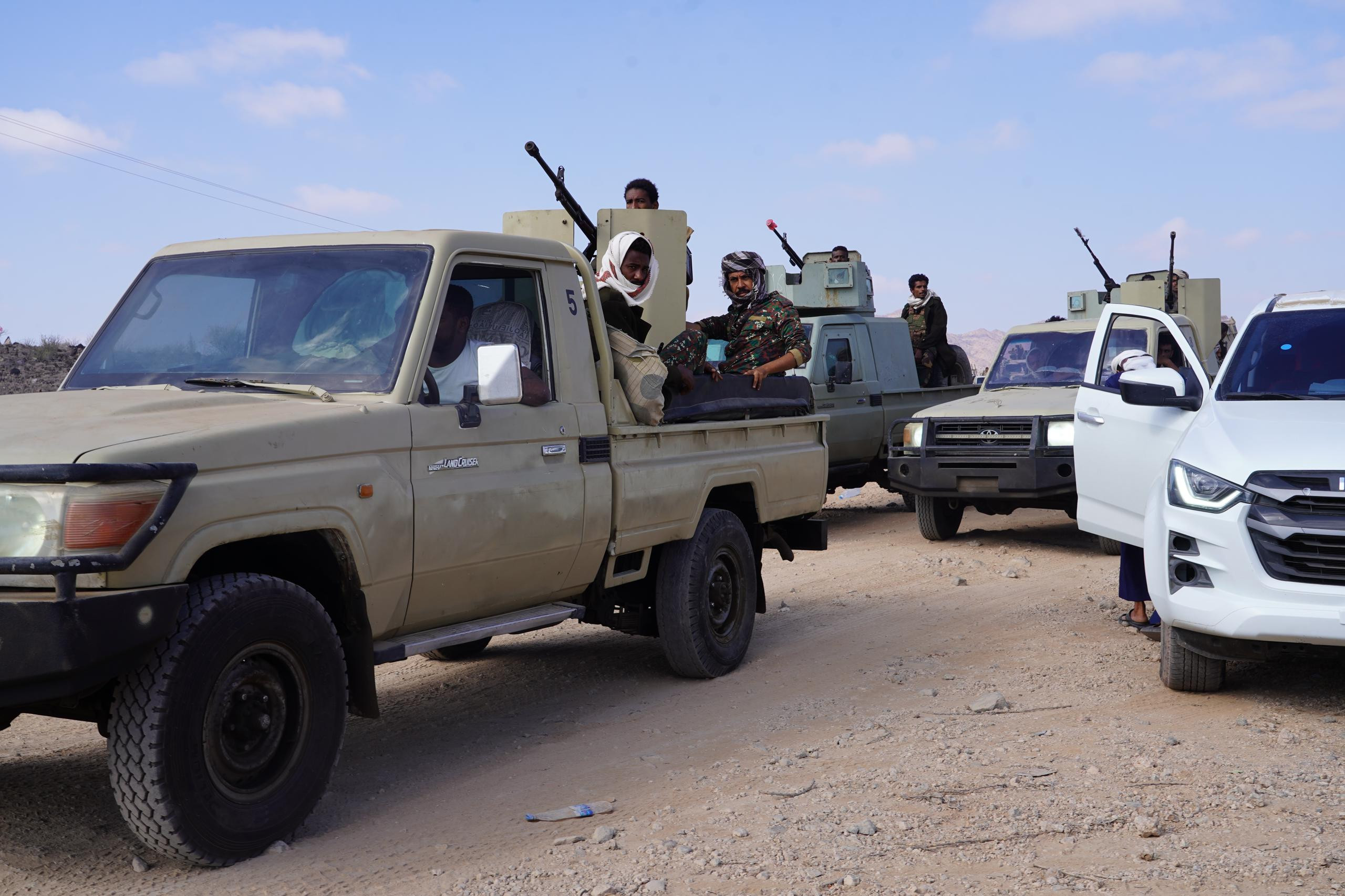 محاصرة الاخوان و القاعدة في هذه المحافظة صور