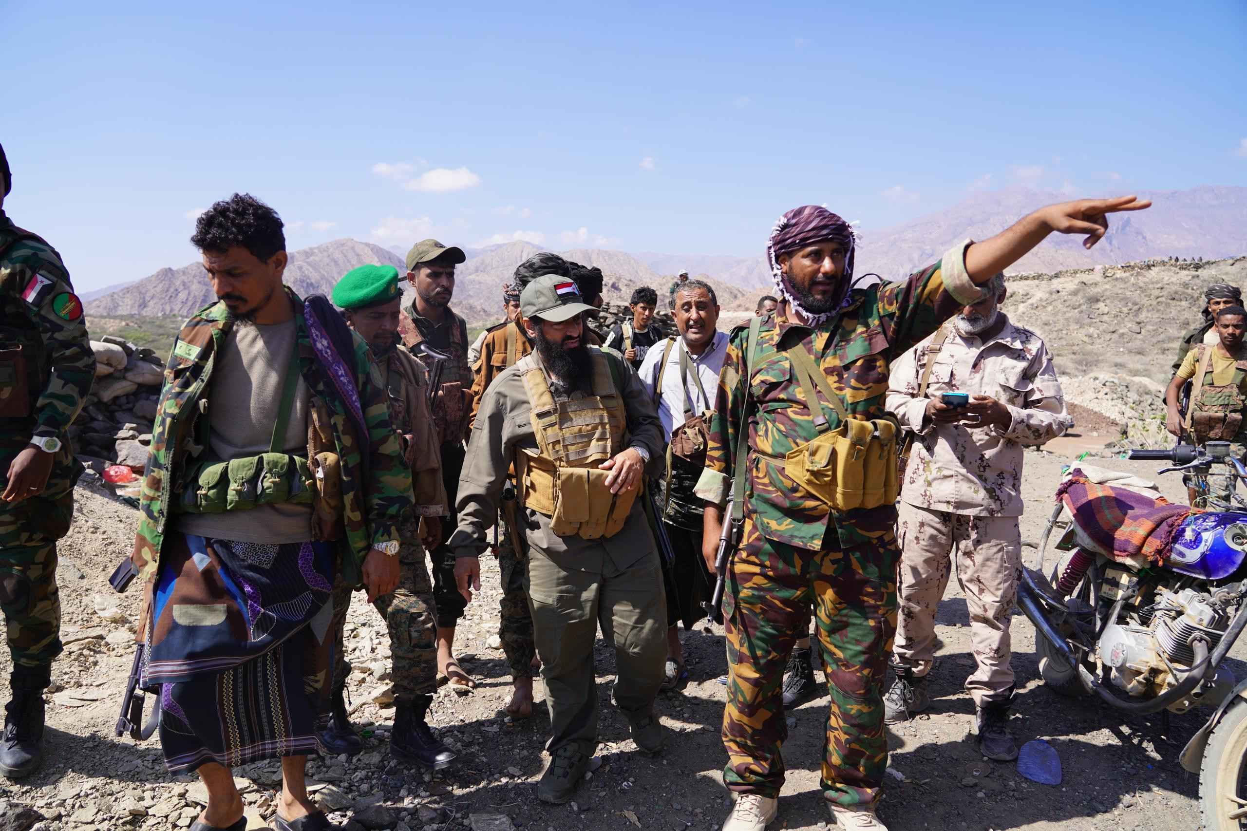 محاصرة الاخوان و القاعدة في هذه المحافظة صور