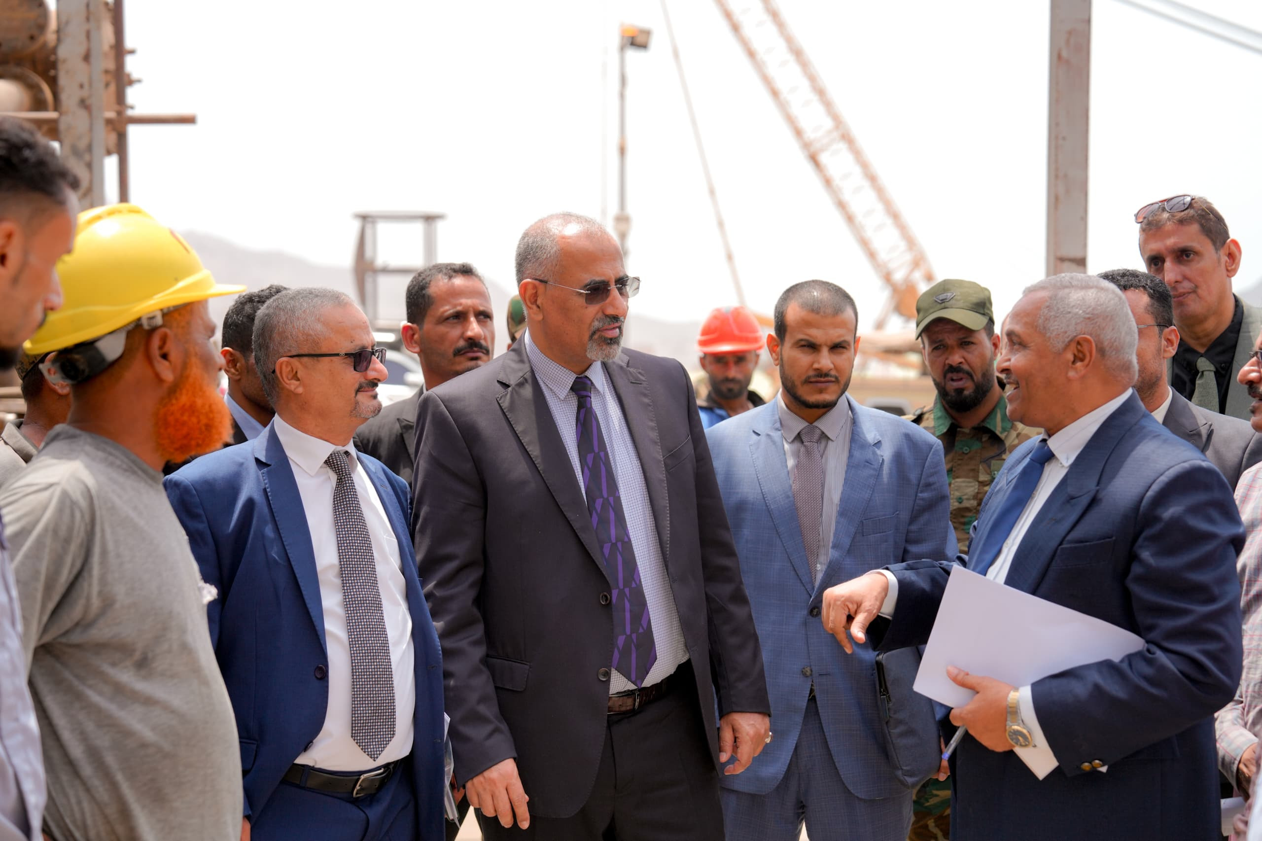 الزبيدي يضع اختبارا لهؤلاء صور