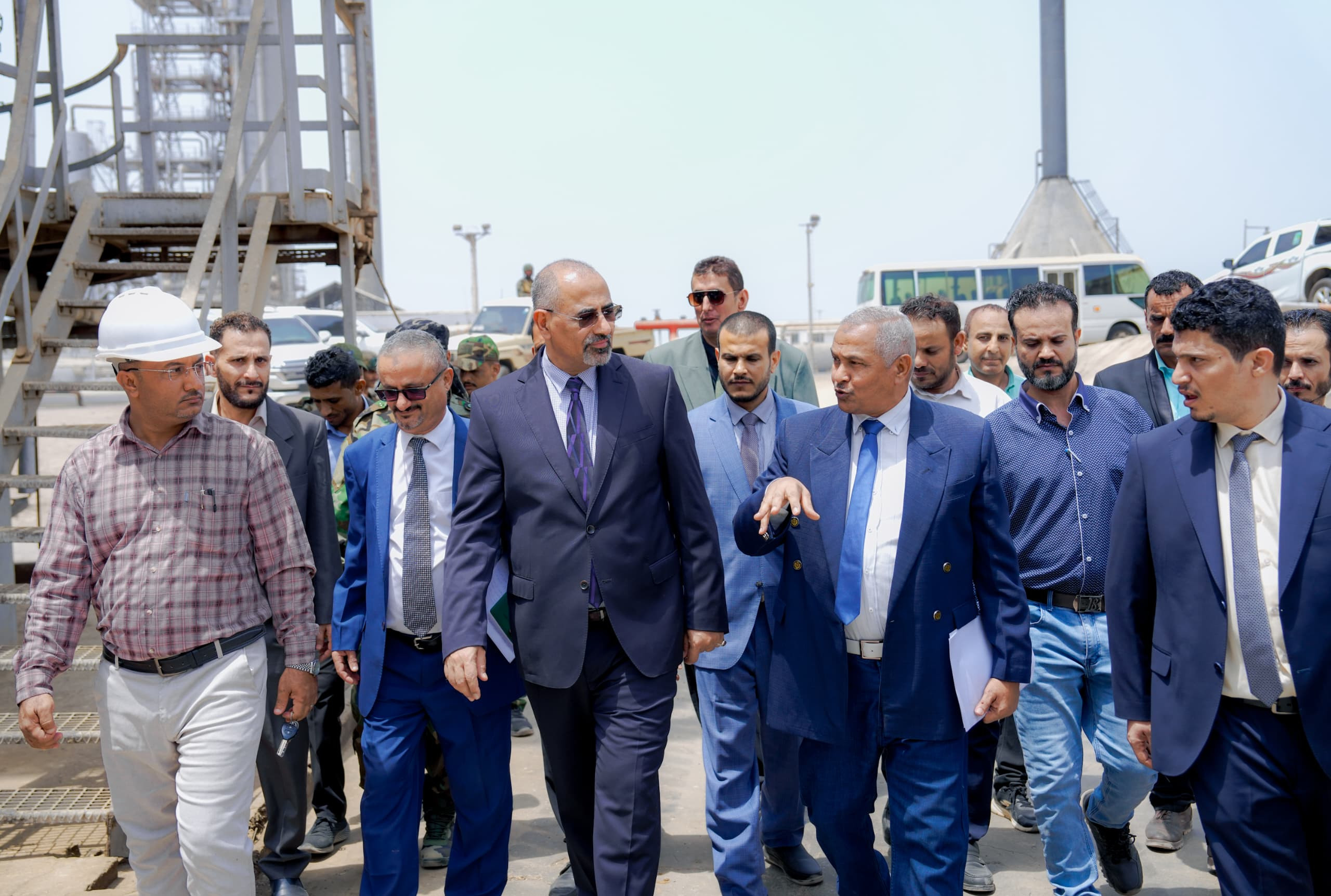 الزبيدي يضع اختبارا لهؤلاء صور
